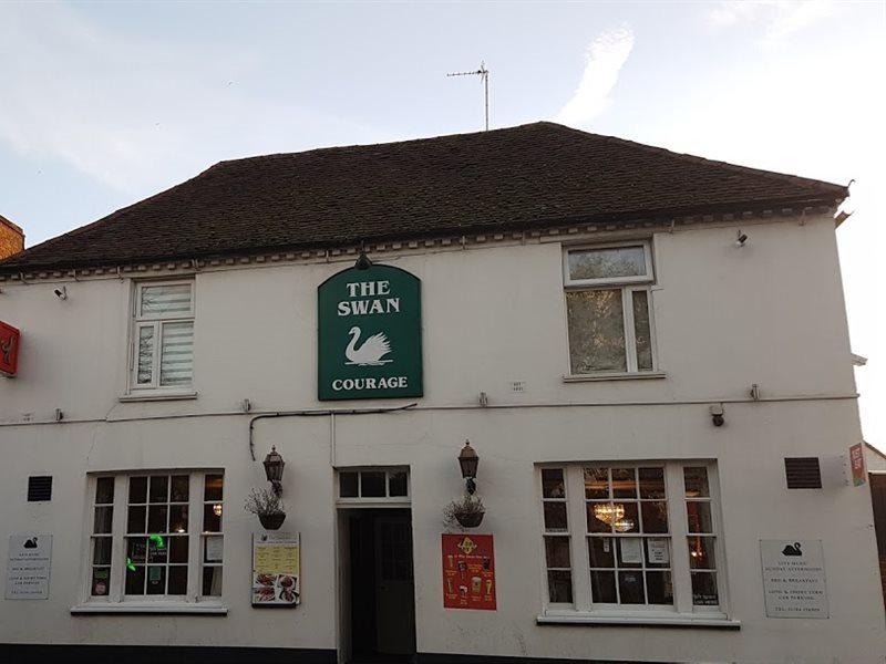 Swan Inn, Heathrow Airport Stanwell Exterior foto
