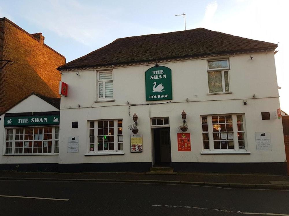 Swan Inn, Heathrow Airport Stanwell Exterior foto