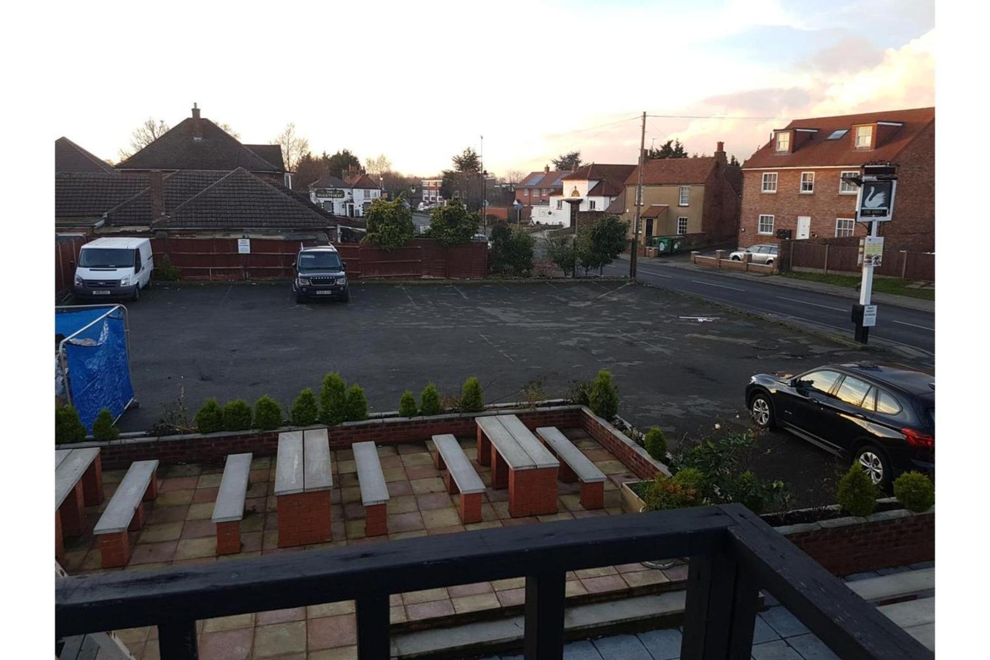 Swan Inn, Heathrow Airport Stanwell Exterior foto