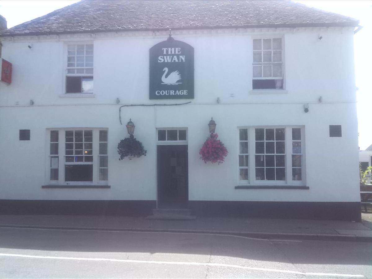 Swan Inn, Heathrow Airport Stanwell Exterior foto