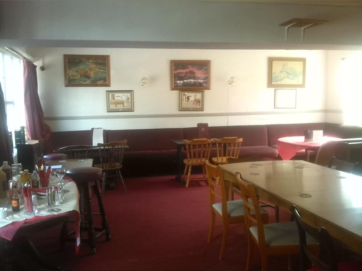 Swan Inn, Heathrow Airport Stanwell Exterior foto