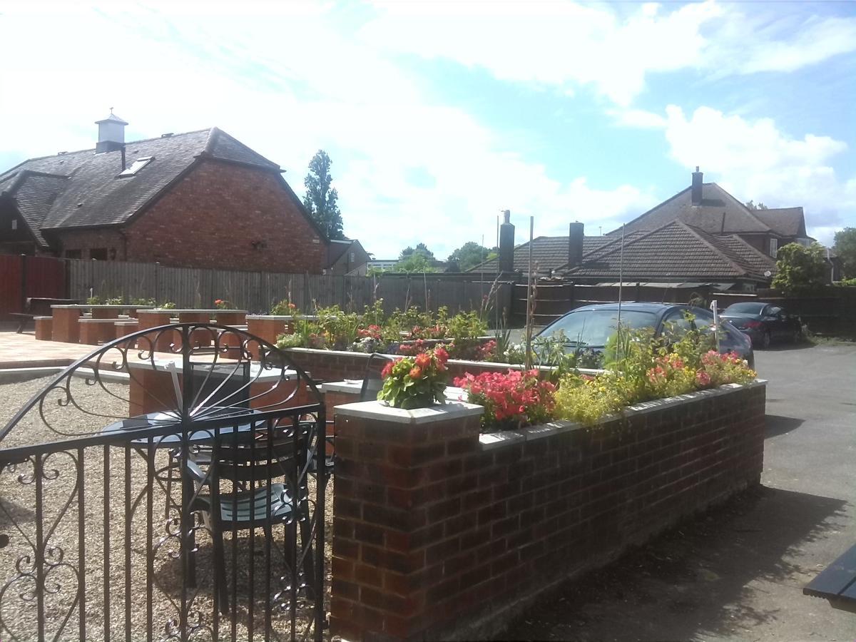 Swan Inn, Heathrow Airport Stanwell Exterior foto