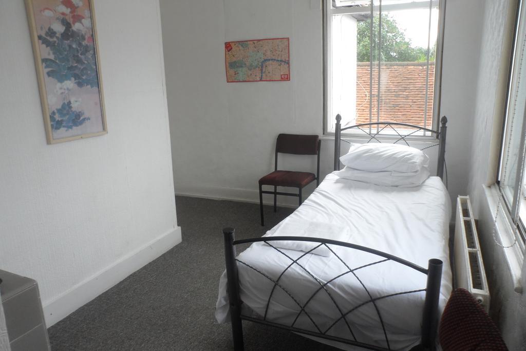 Swan Inn, Heathrow Airport Stanwell Habitación foto